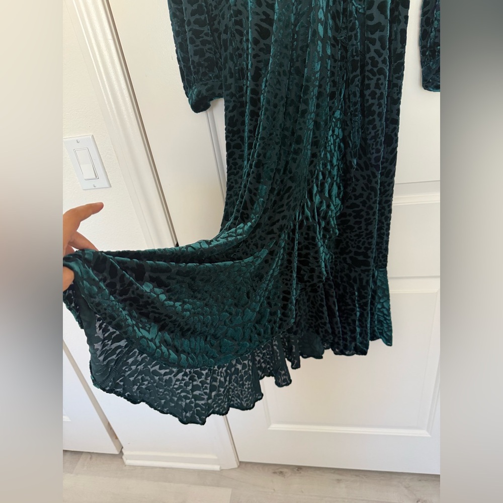 Calvin Klein Green Velvet Burnout Leopard Print Faux Wrap V Neck Midi Dress 6 - Picture 5 of 12